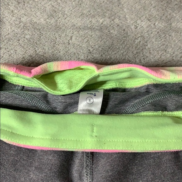 Ivivva crop leggings w/ 4 pockets: side, zip, coin - Picture 5 of 7